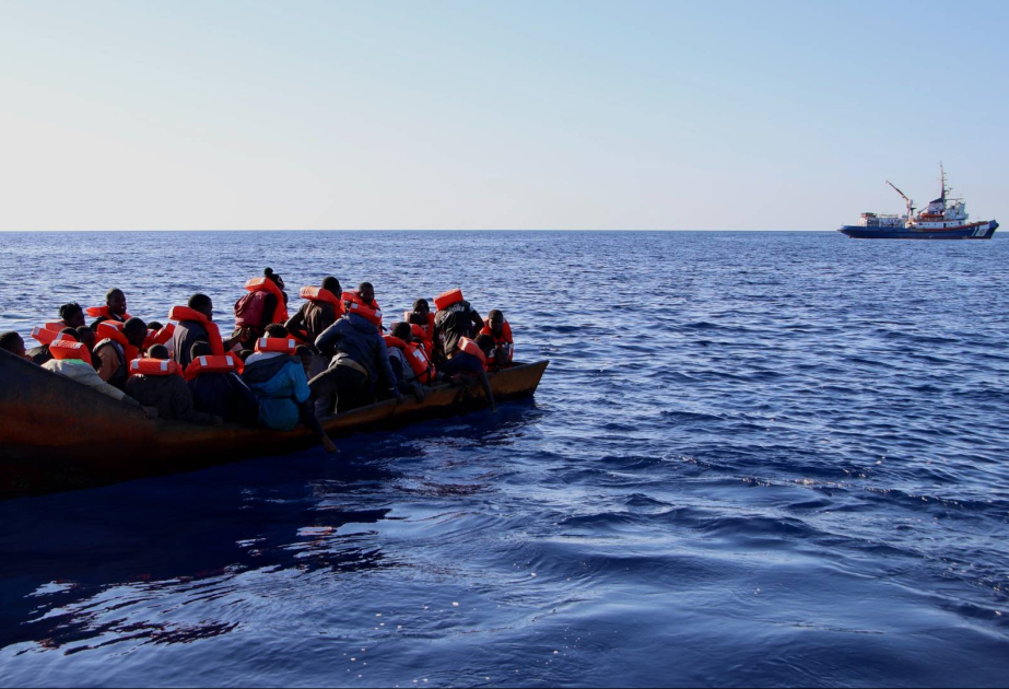 Miqrantları daşıyan qayıq aşdı, ölənlər var