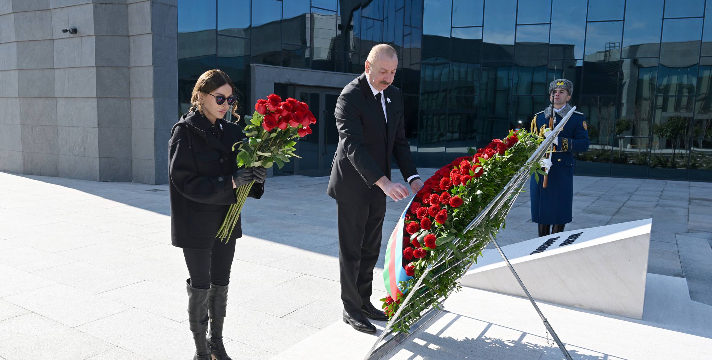 Prezidentlə xanımı&nbsp;Tbilisidə Qəhrəmanlar Memorialını ziyarət etdi