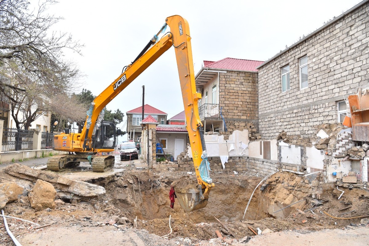 Kollektorun üzərində tikilən ev sökülüb&nbsp;- FOTOLAR