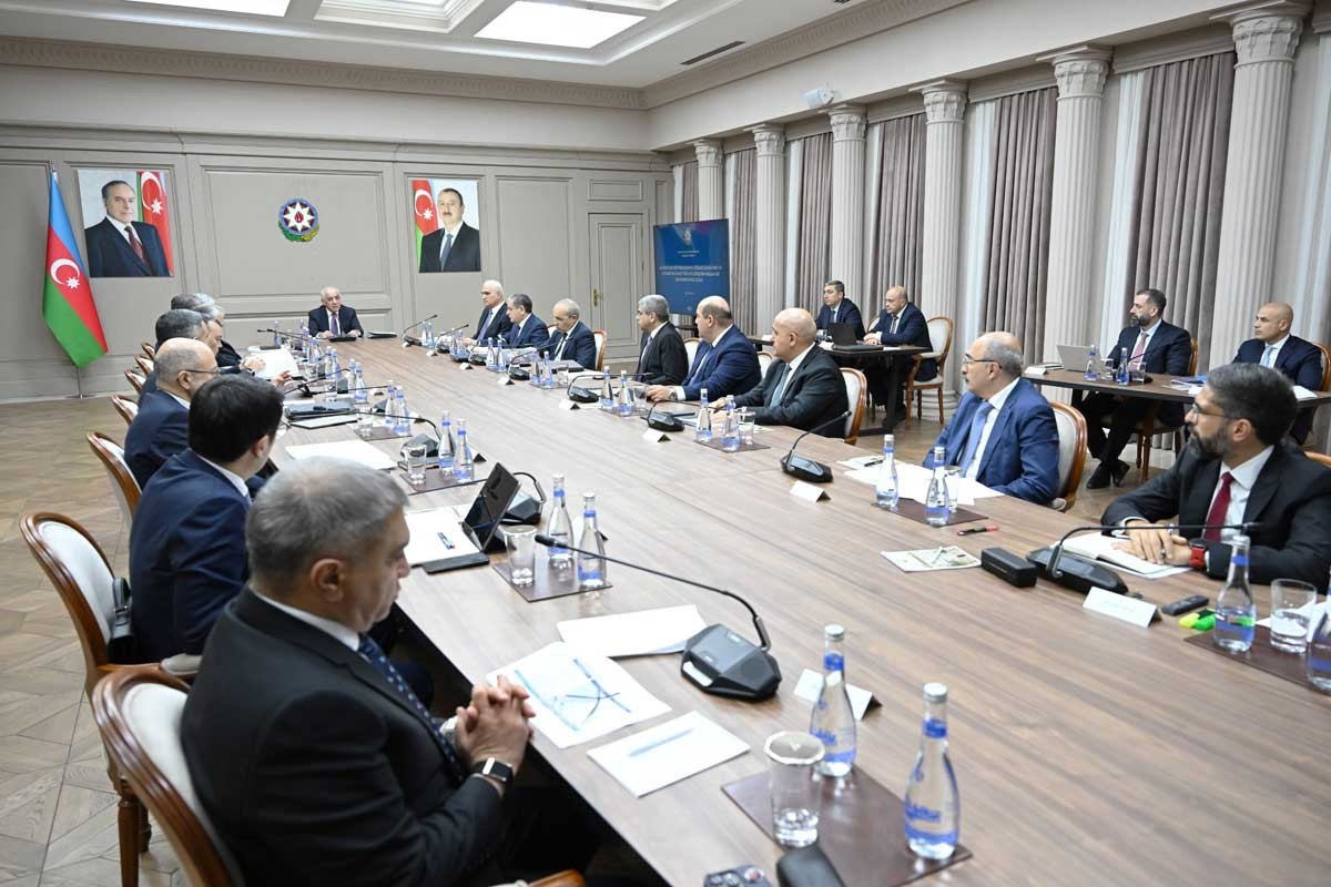 Baş nazir hökumət üzvlərini topladı - Nefti müzakirə etdilər