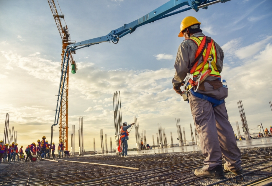 Azərbaycanda İnşaatçılar Günüdür