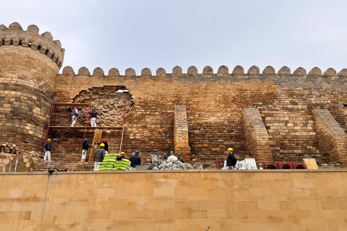 Qala divarında baş vermiş dağılma aradan qaldırılır - FOTO