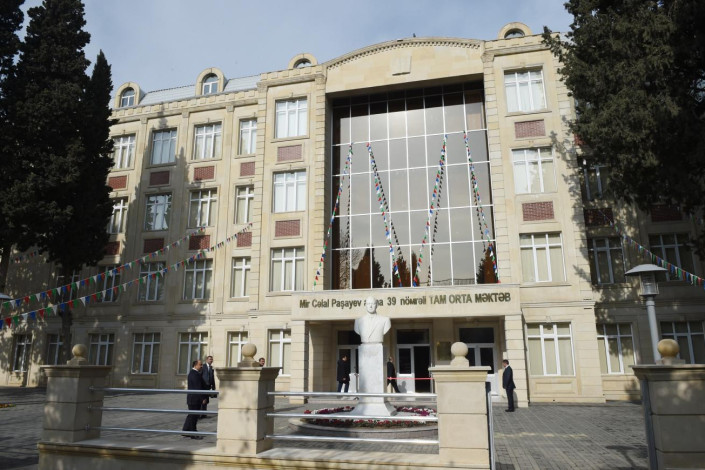 Şagirdləri təhqir edən müəllimlə bağlı&nbsp;tədbir görüldü