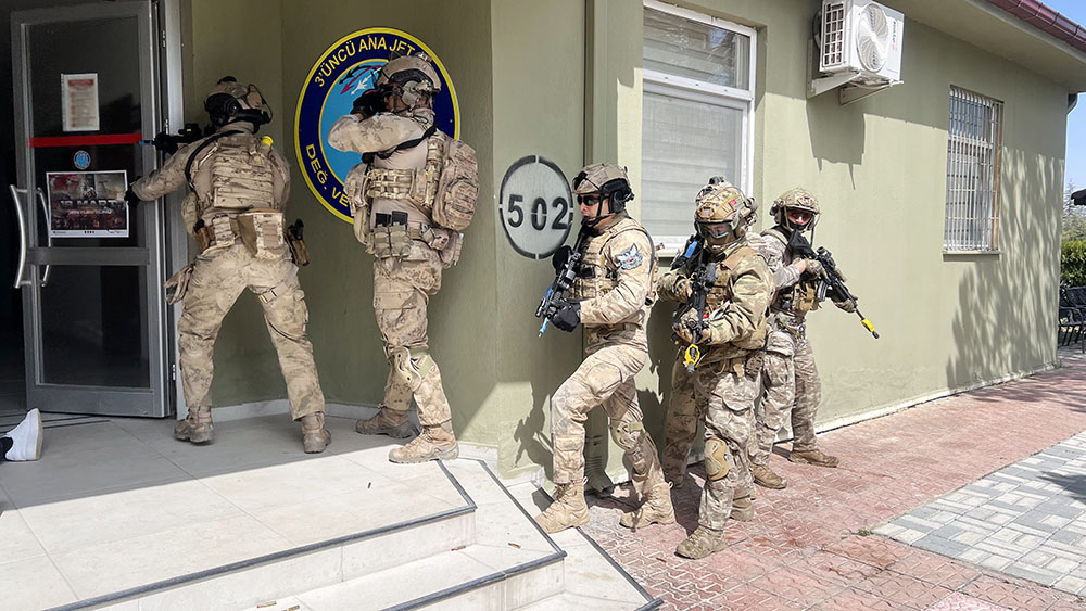 Hərbçilərimizin Türkiyədə təlimi davam edir - FOTO