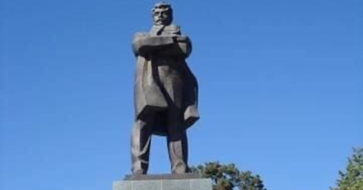 Şaumyanın heykəli sökülür