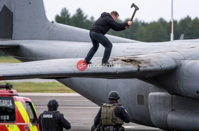 ABŞ hərbi təyyarəsinə BALTALI&nbsp;HÜCUM