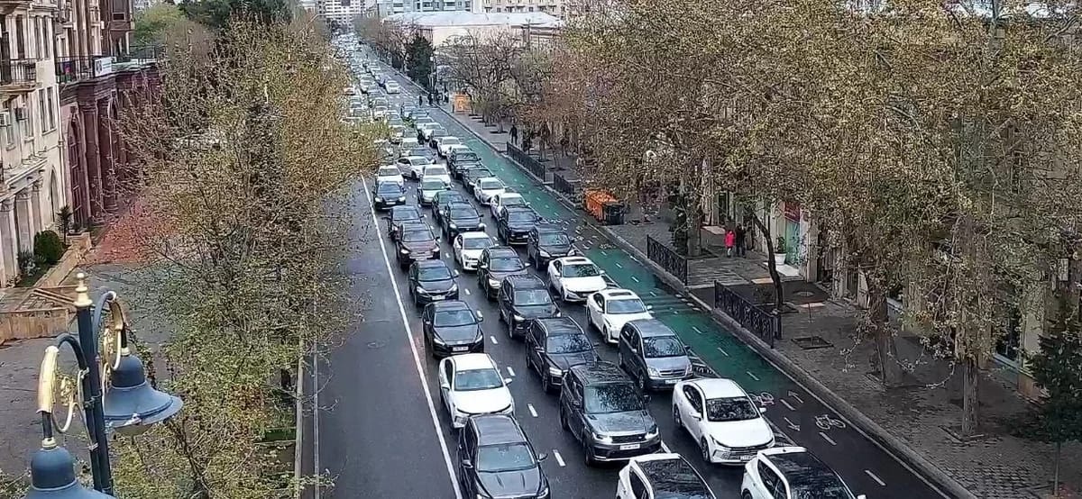 Paytaxt küçələrində sıxlıq: sürücülər yolda qaldı