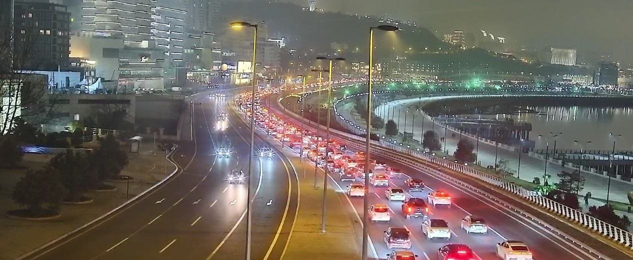 Bakıda bu yollarda sürət həddi ENDİRİLDİ