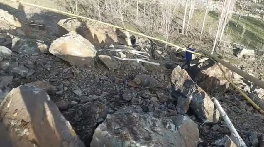 Naxçıvanda qaya uçqunu - FOTO