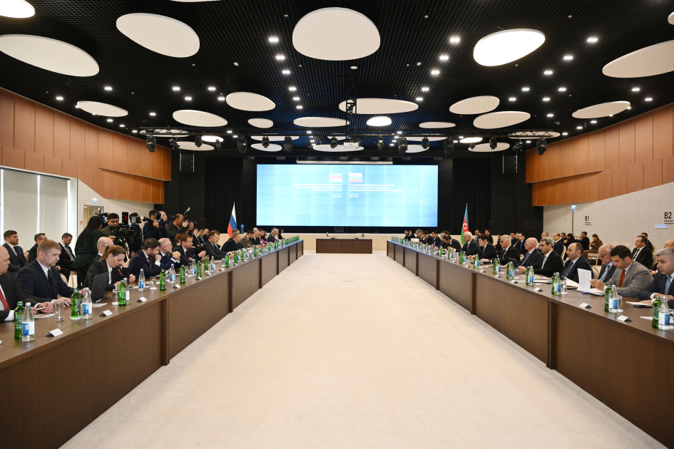 Azərbaycanla Rusiya iclas keçirdi, sənəd imzaladı