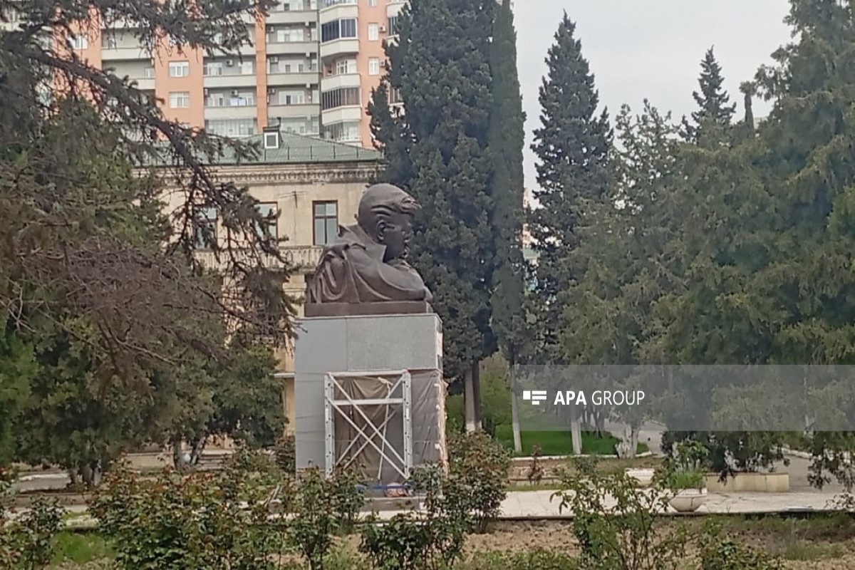 Cəfər Cabbarlının büstü yeni görkəmdə