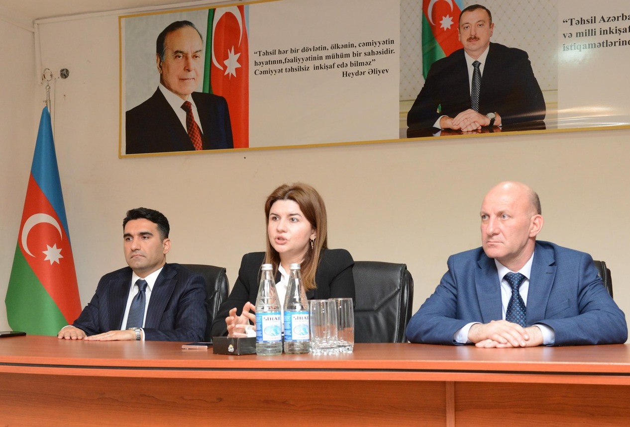 Kollecin yeni direktoru kollektivə təqdim olundu