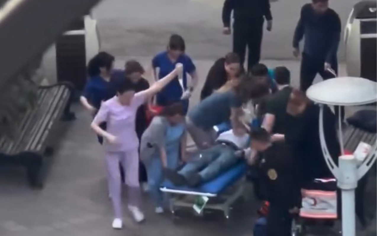 Bakıda ürəyi dayanan şəxs son anda xilas edildi - VİDEO