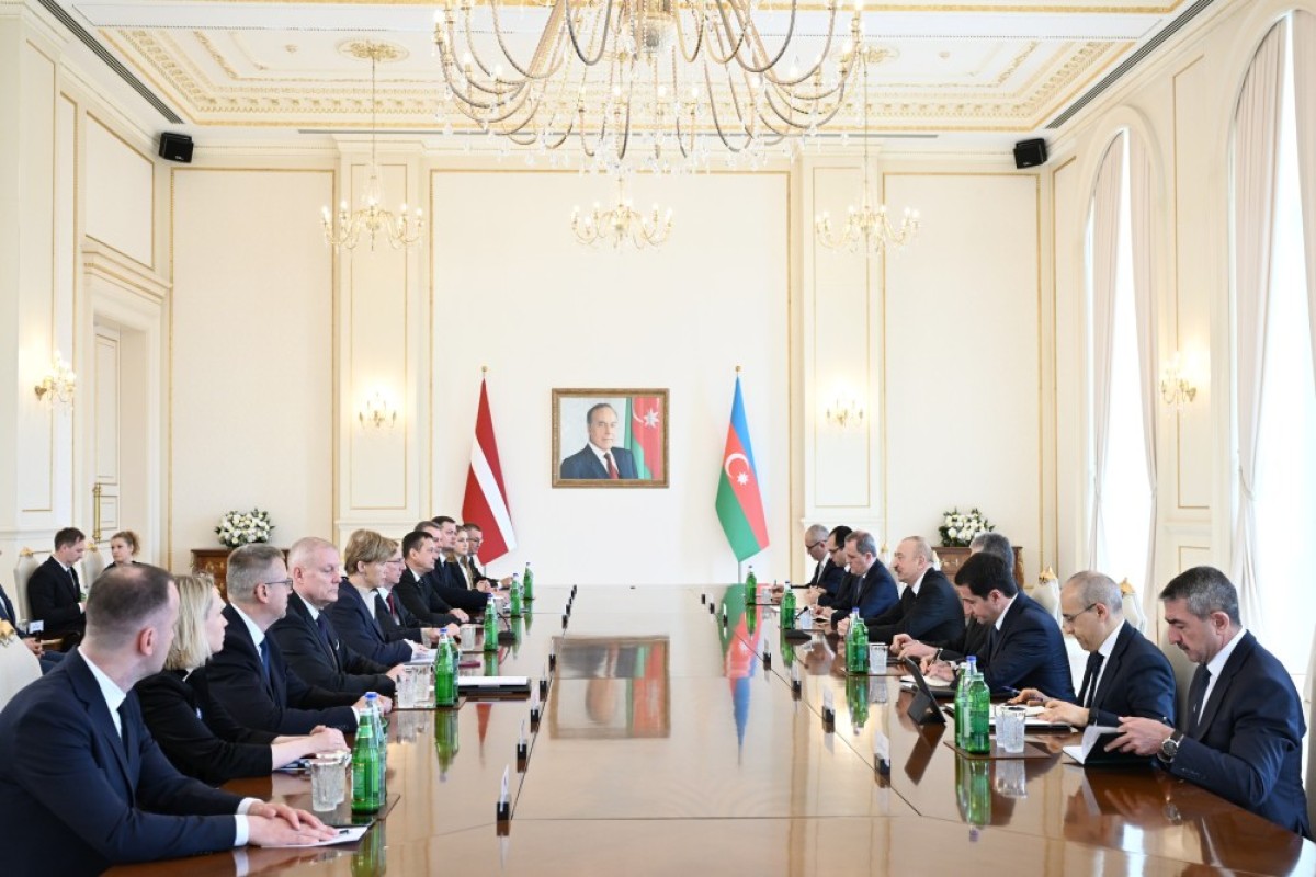 Prezidentlərin&nbsp;geniş tərkibdə görüşü keçirilib - FOTOLAR