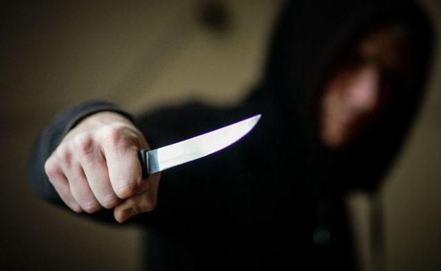 Daha bir şagird məktəbdə BIÇAQLANDI