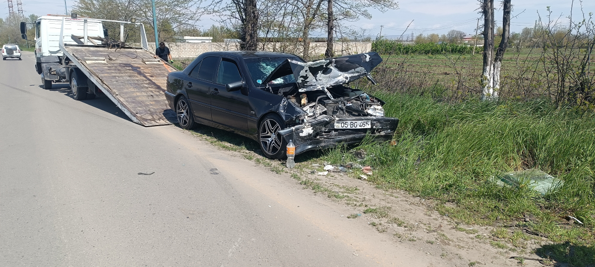 İki avtomobil toqquşdu, xəsarət alanlar var