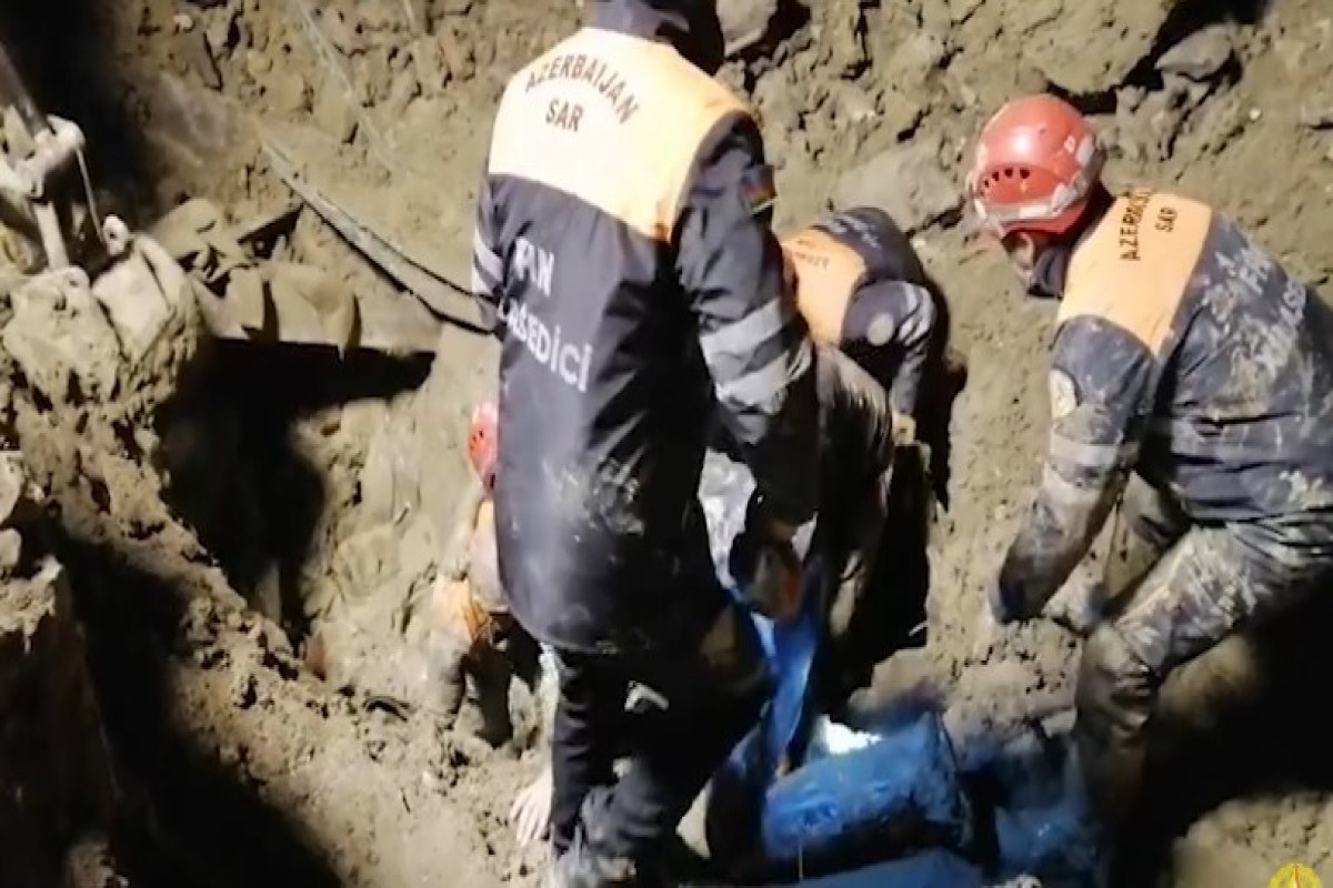 Qaradağda torpaq qatı çökdü - Ölən və yaralanan var - VİDEO