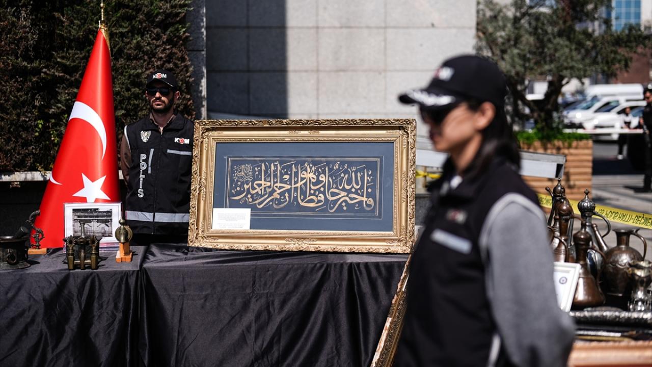 374 tarixi əsər ələ keçirildi, 12 nəfər saxlanılıb