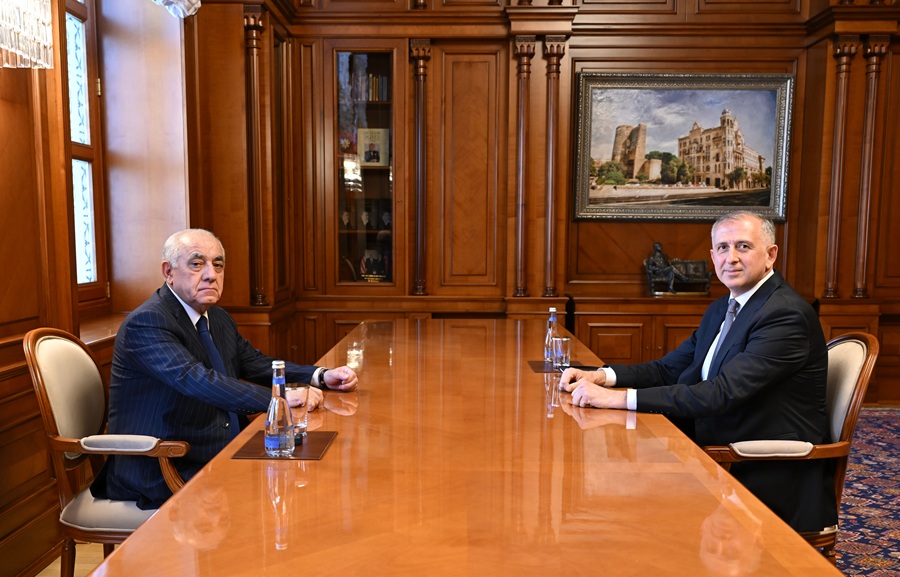 Əli Əsədov səfirlə müzakirə apardı