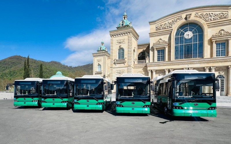 Azərbaycandan Ukraynaya növbəti yardım - Avtobuslar verildi