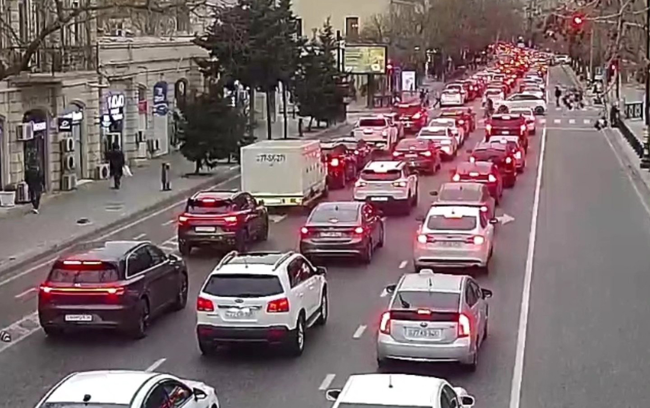 Diqqət: Tıxac olan yollara girməyin - SİYAHI