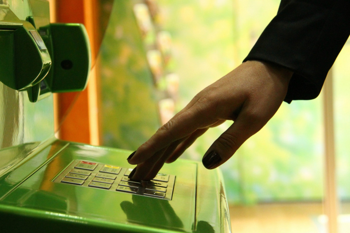 Bank kartlarından oğurluq edənlər saxlanıldı