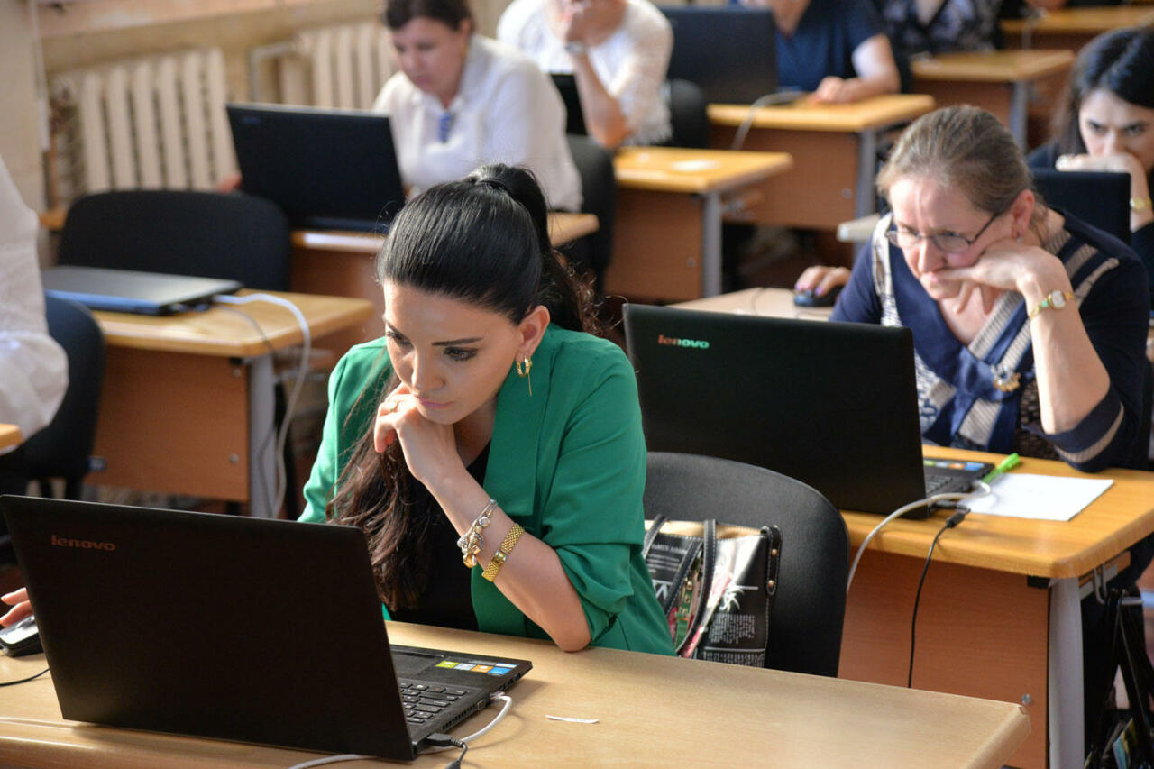 Bu məktəblərdə çalışan müəllimlərdə sertifikasiyadan keçəcəklər