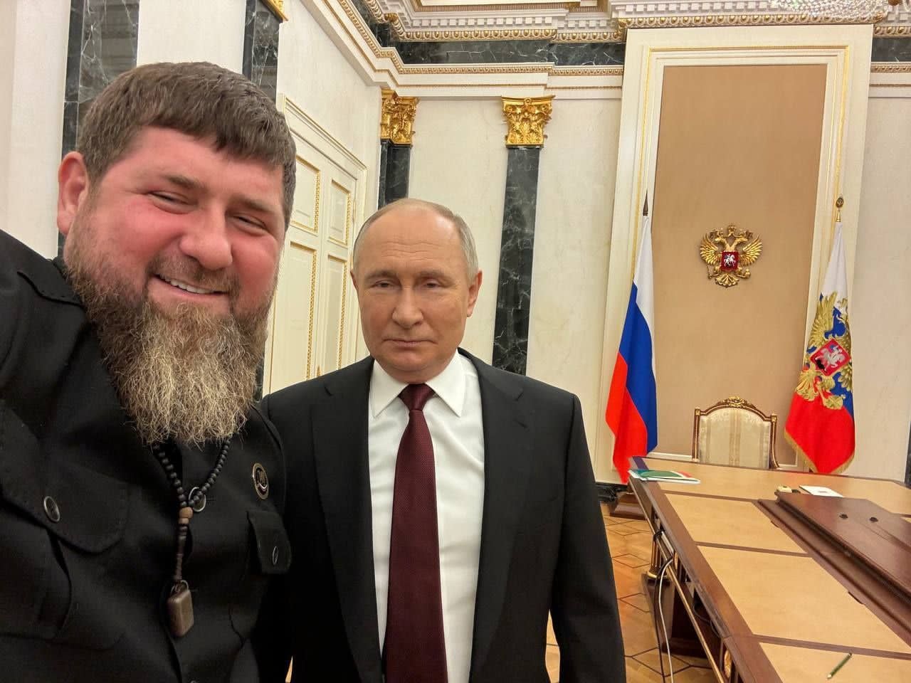 Putin Kadırovu təriflədi, nümunə göstərdi