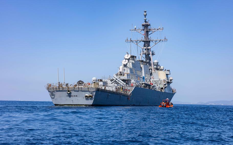 ABŞ-nin hərbi gəmisi yandı