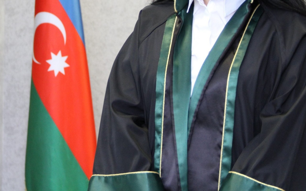 Azərbaycanda bir vəkil&nbsp;töhmət aldı, 2-si isə cərimələndi