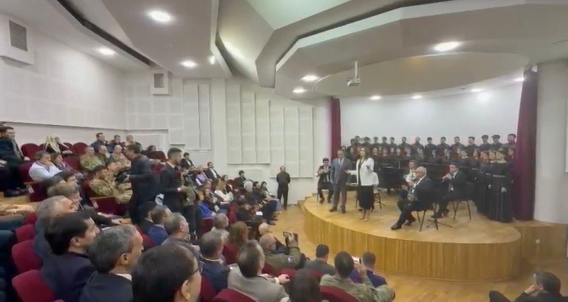 Xarici diplomatlar Xankəndidə tələbələrin&nbsp;çıxışını izlədilər - VİDEO