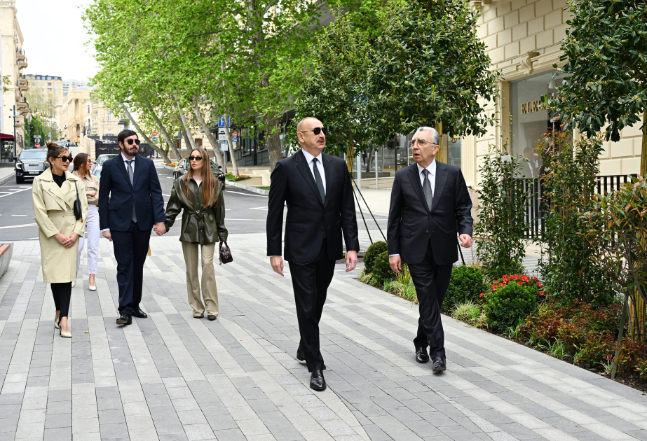 Prezident və ailəsi Bakıda açılışda - FOTOLAR