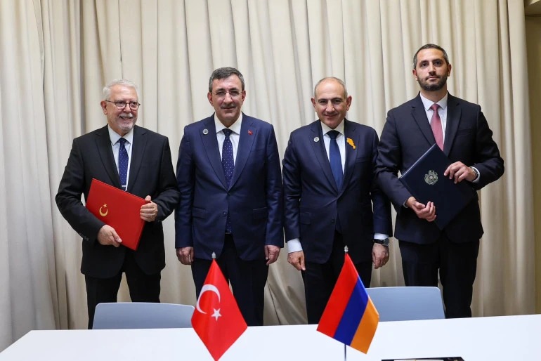 Türkiyə ilə Ermənistan tarixi sənəd imzaladı