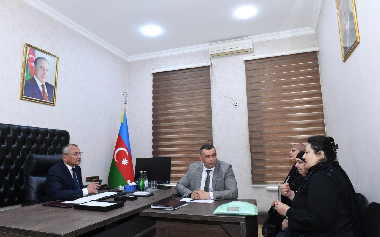 Komitə sədri vətəndaşların növbəti qəbulunu keçirdi -&nbsp;FOTOLAR