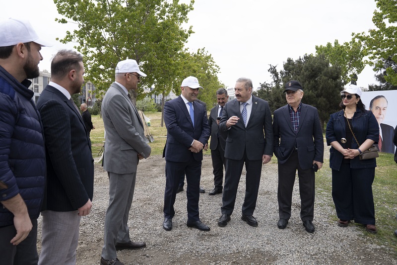 Bakı Sağlamlıq Mərkəzinin kollektivi ağacəkmə aksiyasında - FOTO