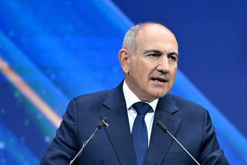 Paşinyan məzuniyyətə çıxır