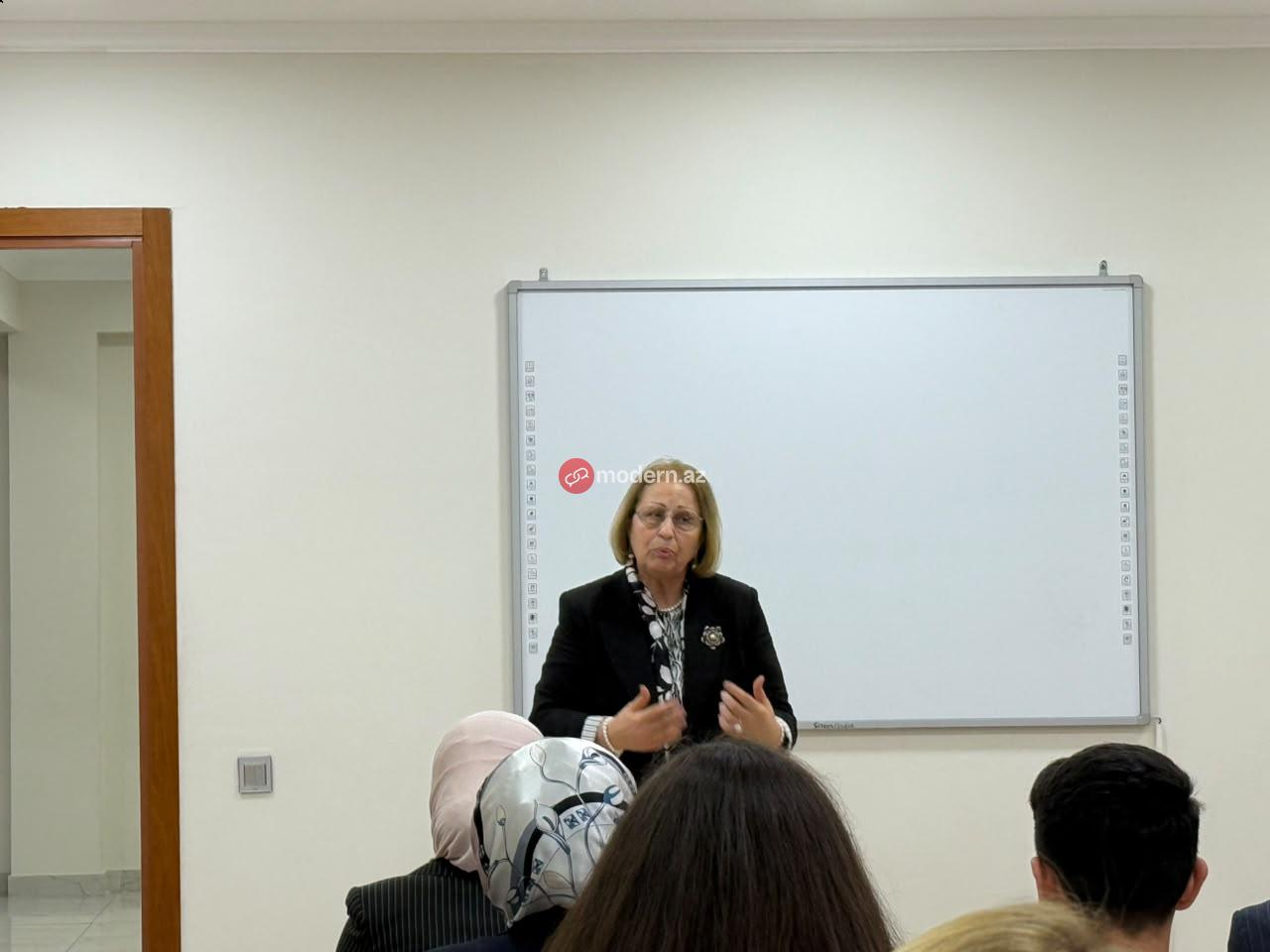 Yaşlı insana yer verməyən gənc&nbsp;irada kobud reaksiya verir
