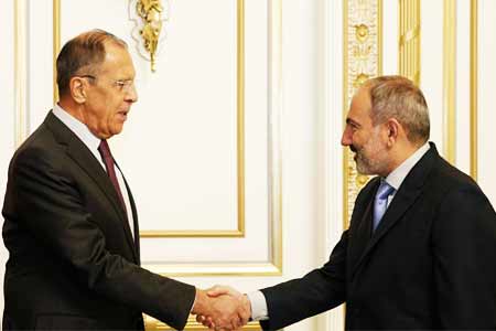 Lavrov Paşinyanın qərarını "kədərli" adlandırıb