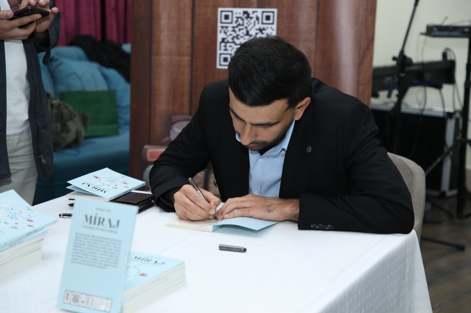 Yazıçı Nihat Pirin ilk hekayələr kitabı təqdim edildi