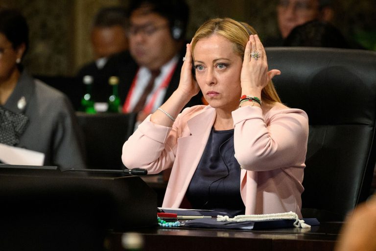 Meloni səfərini yarımçıq qoyub təcili İtaliyaya qayıtdı