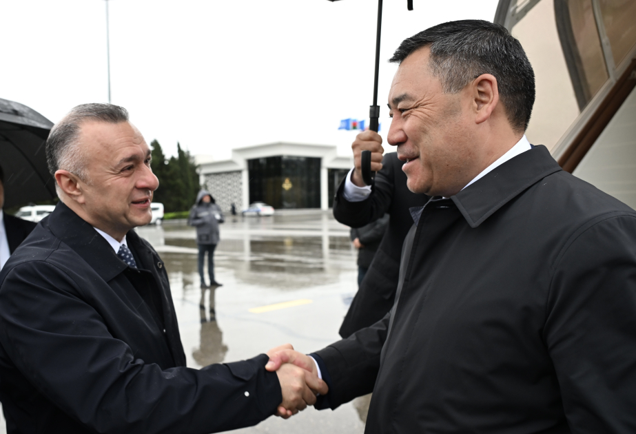Teymur Musayev Qırğızıstan Prezidentini qarşıladı