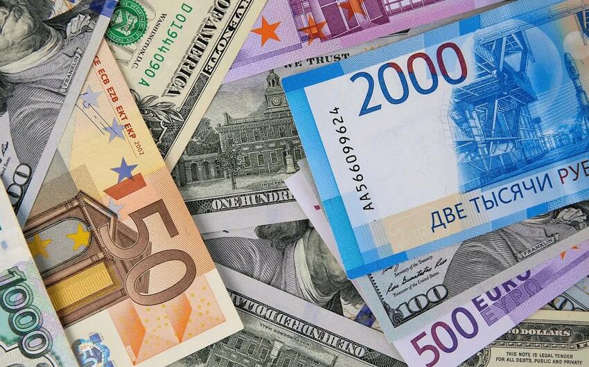 Dollar sabit qaldı, avro dəyər itirdi