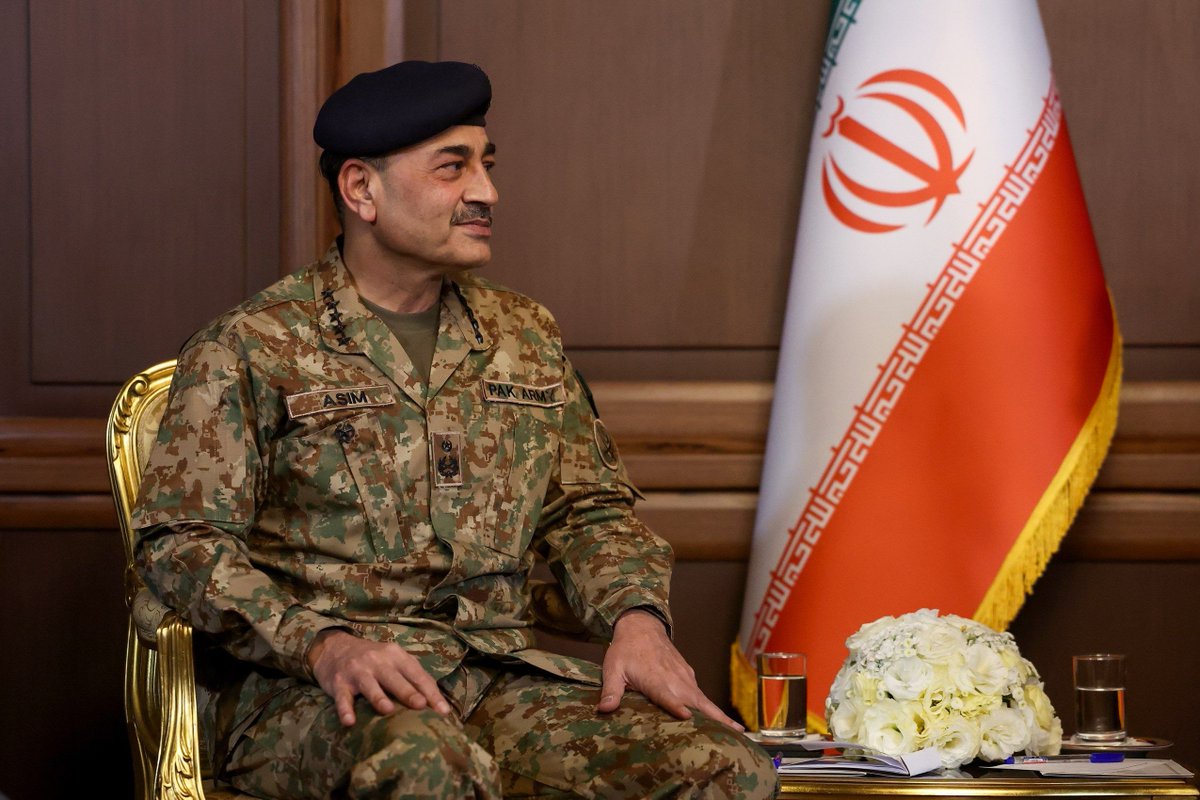 Pakistan ordusunun komandanı İrana gedir