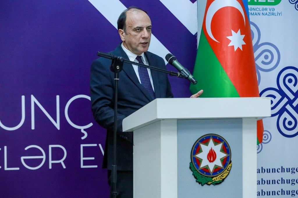 Qloballaşma fonunda gənclərin dəyərləri müzakirə olundu - FOTOLAR