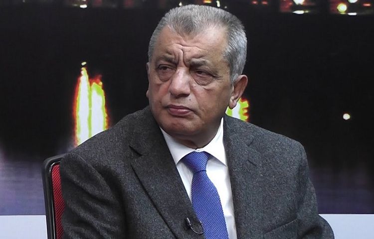 Sabiq&nbsp;konsul deputatla rektorun bostanına daş atdı