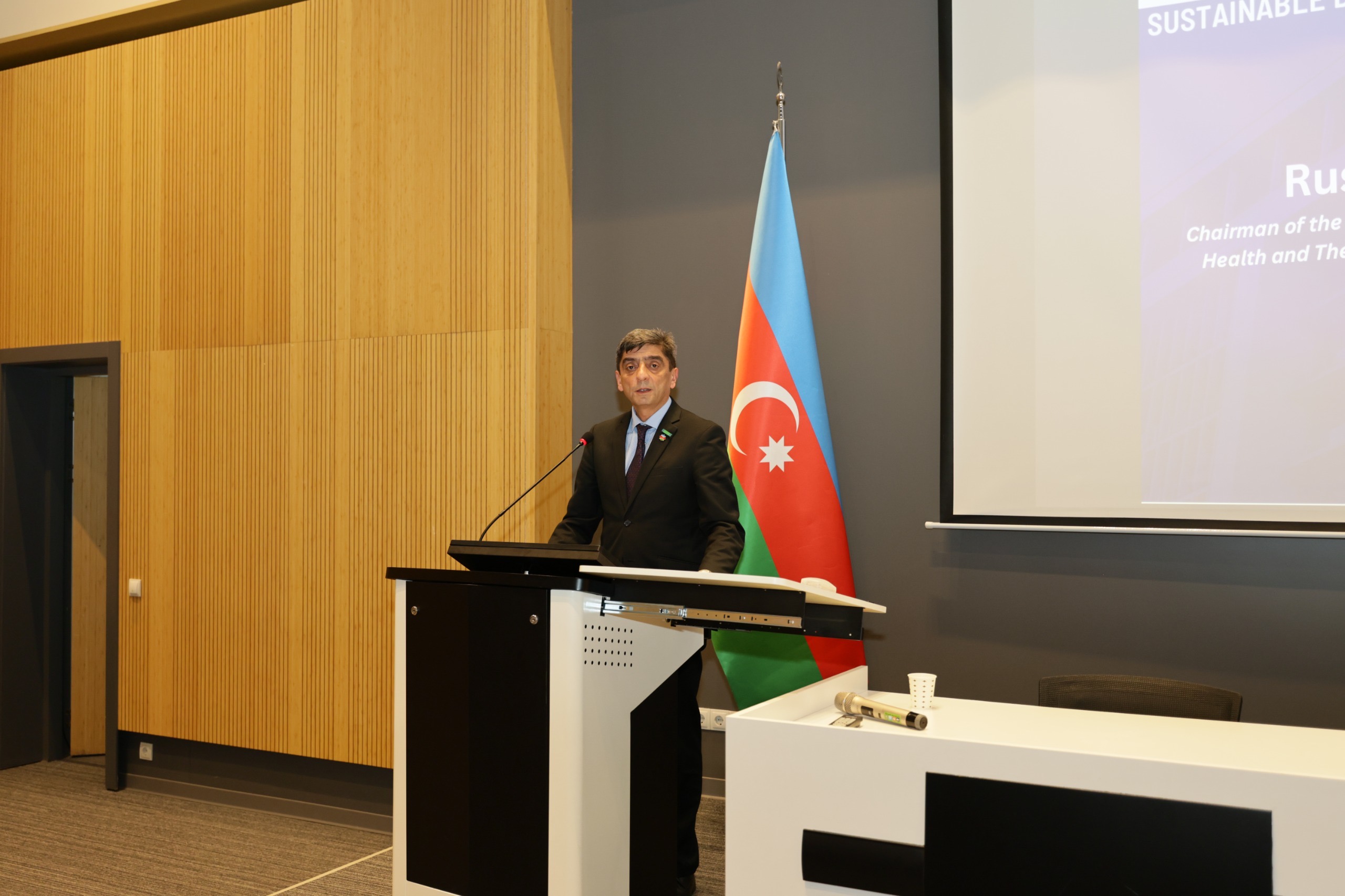 UNEC-də beynəlxalq elmi simpozium keçirilib - Fotolar