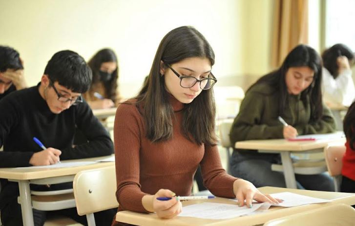 Buraxılış imtahanında yenilik: Xarici dildə mətn yazılacaq