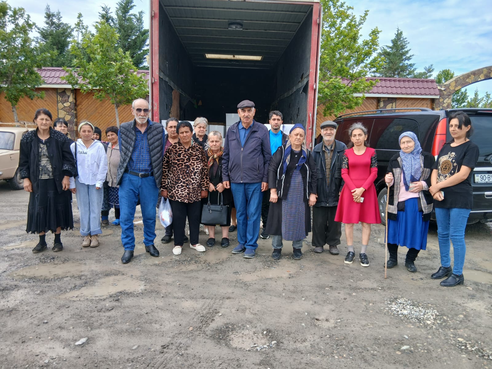Ağalar Vəliyev&nbsp;seçicilərinə&nbsp;bayram sovqatları göndərib