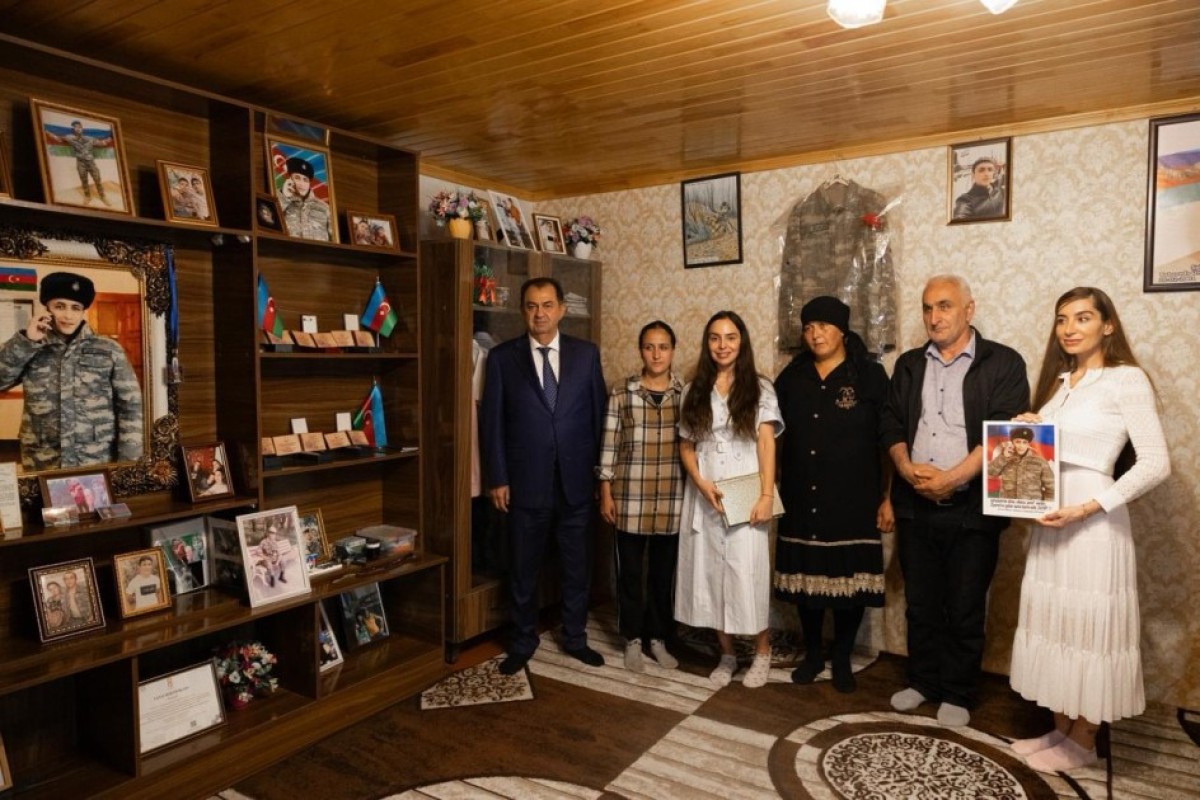 Prezidentin qızları şəhid ailəsini ziyarət etdi