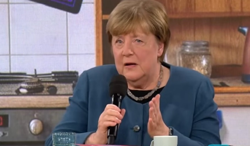 Merkel breaks her silence years later - PHOTO